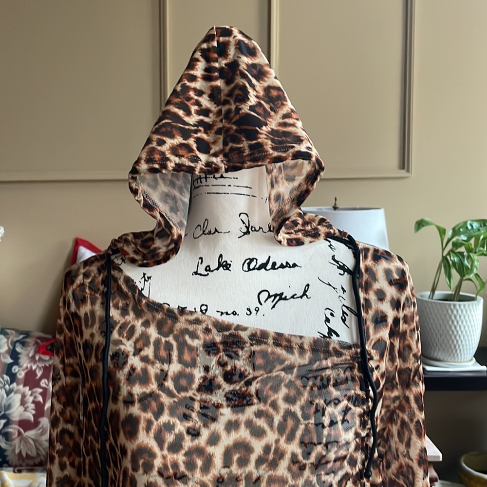 BBB Body Moves Sheer Mesh Activewear Hoodie in Leopard - Picture 4 of 6